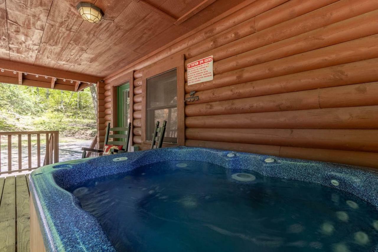 Log Cabin! 1Mile From The Action! Private Lane! Hot Tub! Pool Table! Villa Pigeon Forge Exteriör bild