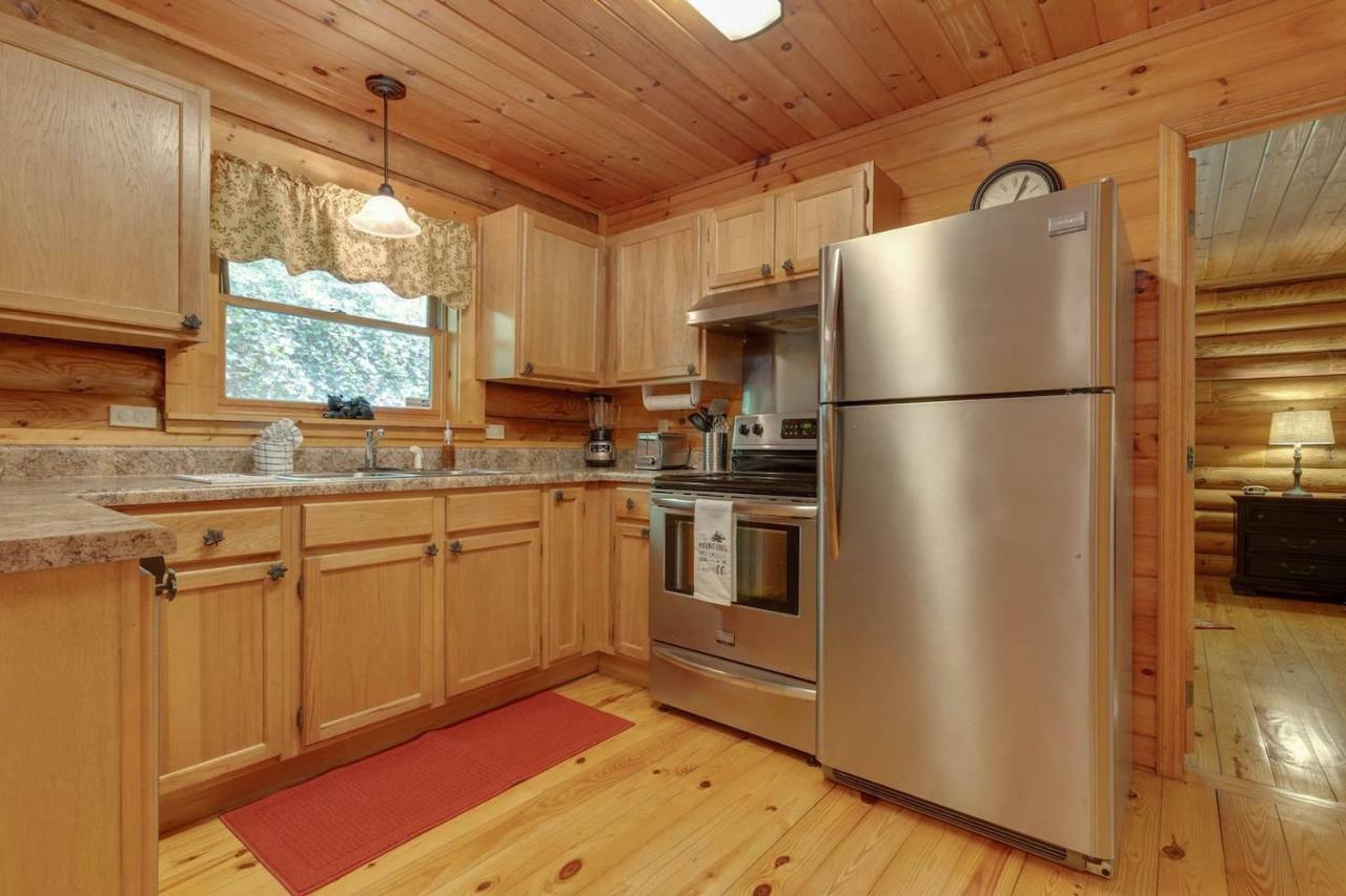 Log Cabin! 1Mile From The Action! Private Lane! Hot Tub! Pool Table! Villa Pigeon Forge Exteriör bild