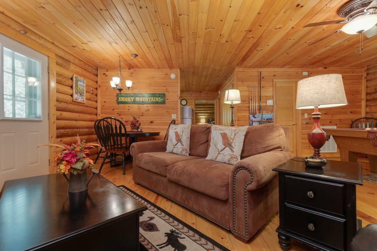 Log Cabin! 1Mile From The Action! Private Lane! Hot Tub! Pool Table! Villa Pigeon Forge Exteriör bild