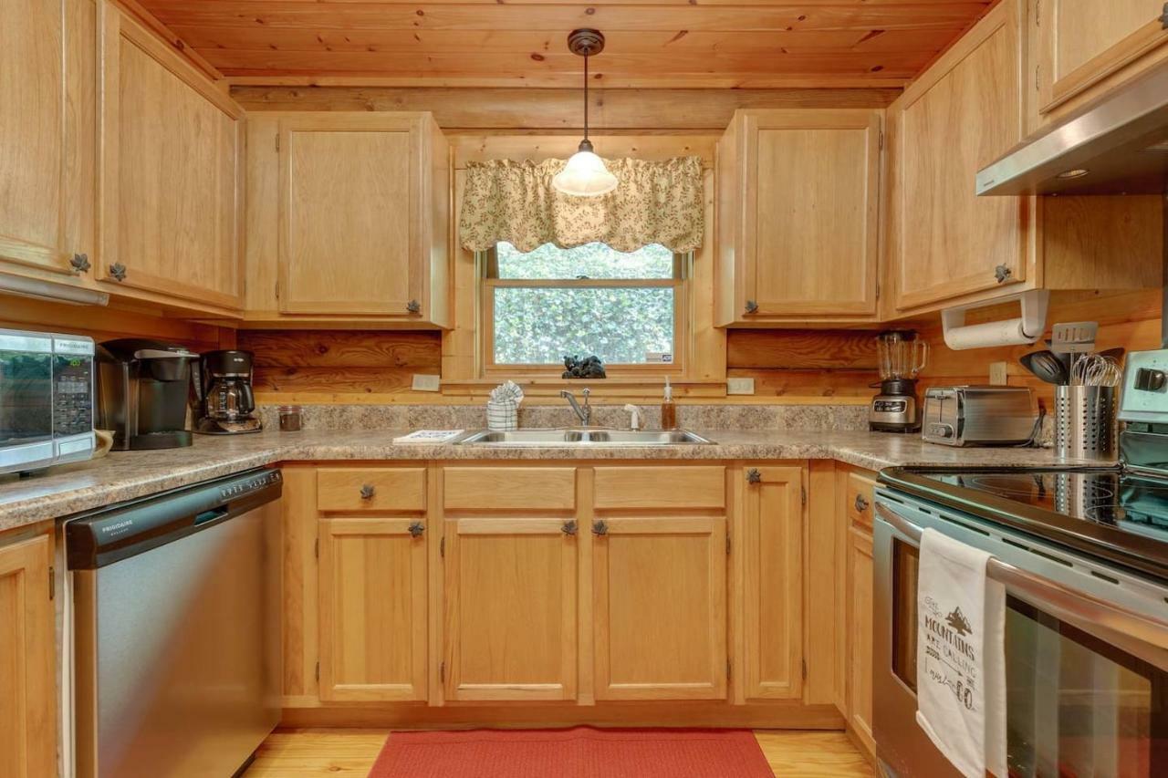 Log Cabin! 1Mile From The Action! Private Lane! Hot Tub! Pool Table! Villa Pigeon Forge Exteriör bild